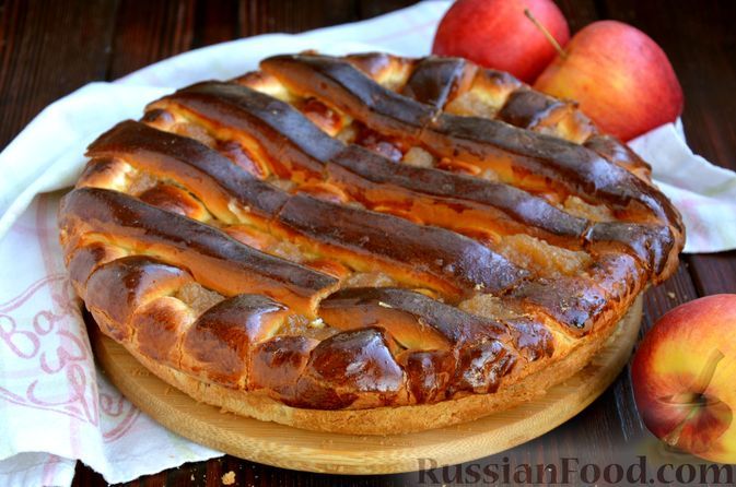 Фото к рецепту: Дрожжевой пирог с яблочным джемом