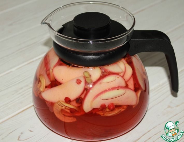 Рецепт: Яблочно-ягодный чай с кардамоном