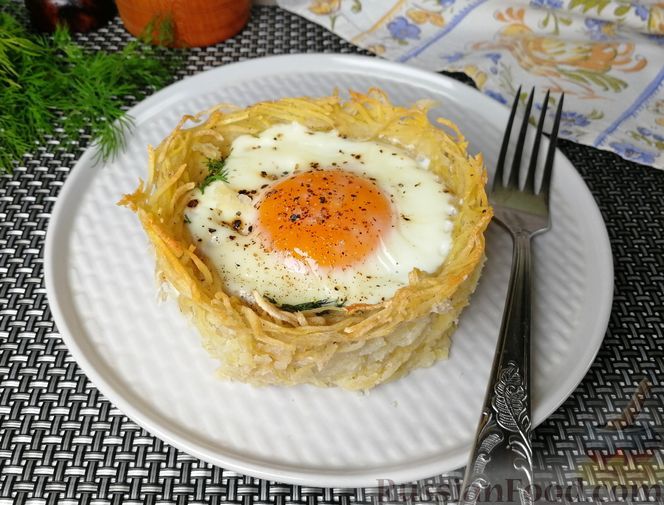 Фото к рецепту: Картофельные корзинки с яйцом (в духовке)
