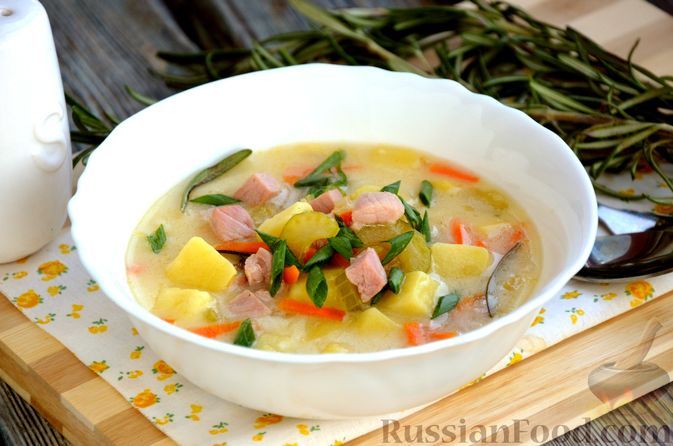 Фото к рецепту: Суп с ветчиной, сельдереем и молочной заправкой