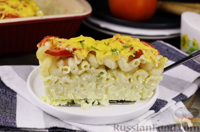 Фото к рецепту: Запеканка из макарон с сыром и помидорами