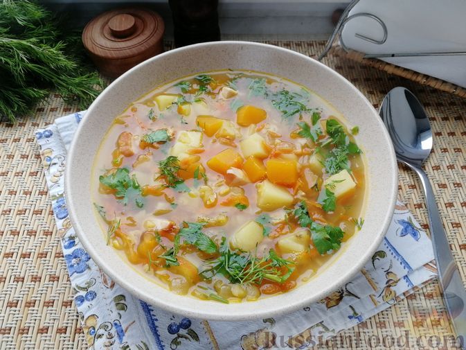 Фото к рецепту: Гороховый суп с копчёной курицей и тыквой