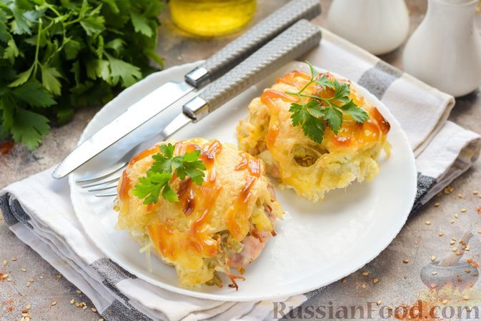 Фото к рецепту: Мясные "стожки" с картофелем, варёными яйцами и сыром