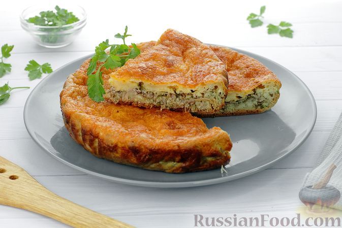 Фото к рецепту: Заливной пирог с тушёнкой и сыром, на кефире