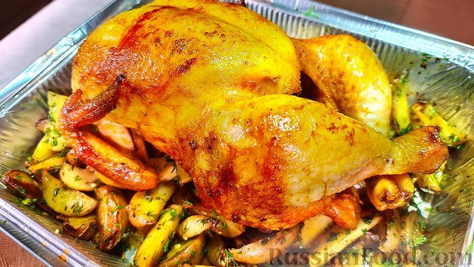 Фото к рецепту: Курица гриль на вертеле с запечённым картофелем в духовке